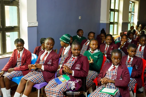 Distribution of sanitary pads to Hope High students - School H-28